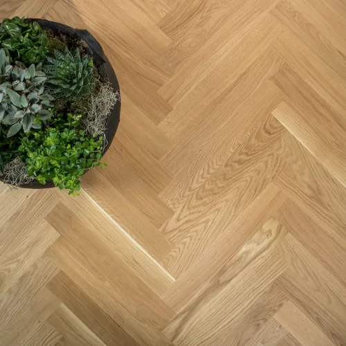 Parquet chevron en bois d’otium - huilée naturellement 74,90€ le m² par boîte de 2,11m²